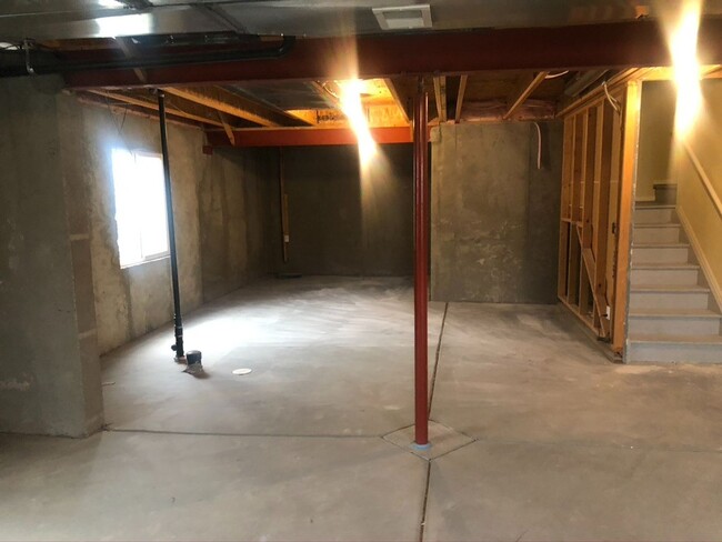 Building Photo - Large 4 bedroom Home in Commerce City
