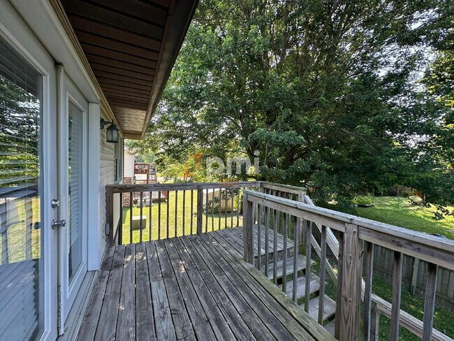 Building Photo - 5831 Creekview Ct W
