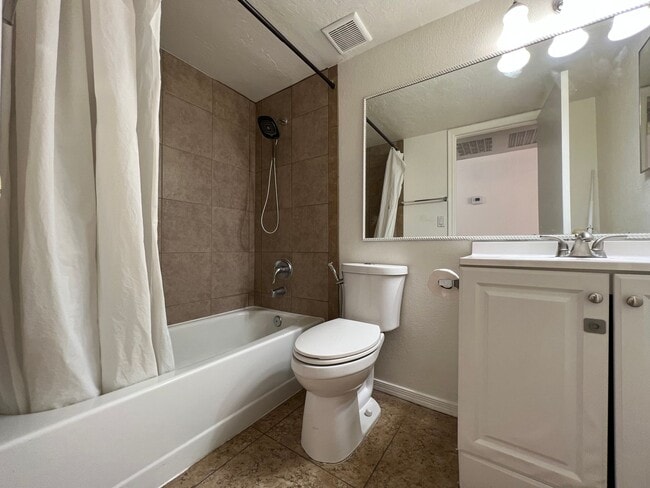 Building Photo - Apply Here www.realty480pm.appfolio.com/listings