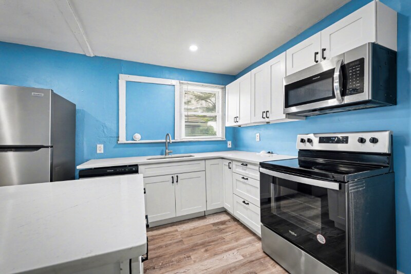 Building Photo - 250 Vernis Ave