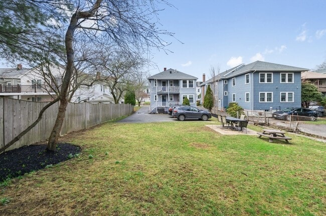 Building Photo - 136 Jewett St