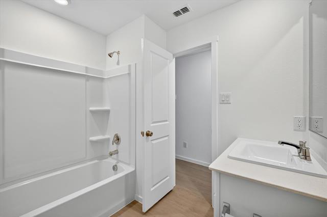 Building Photo - 3703 Longleaf Dr