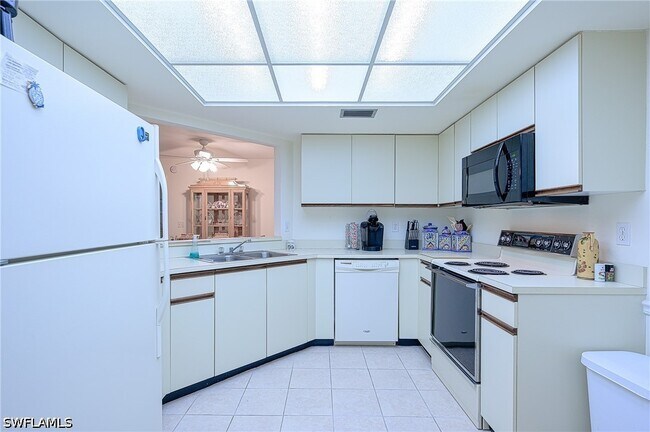 Building Photo - 565 Beachwalk Cir