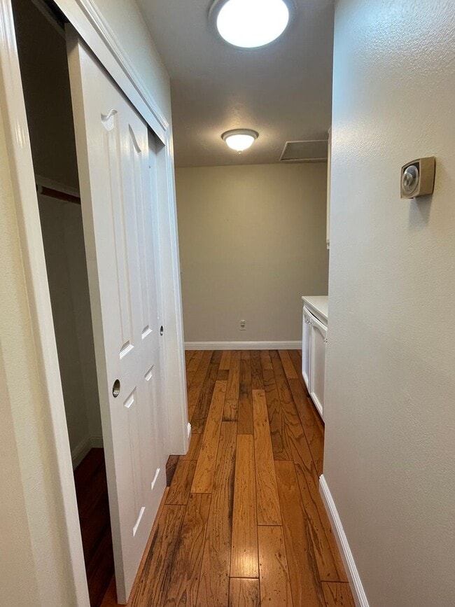 Building Photo - Beautiful Mesa Oaks Home