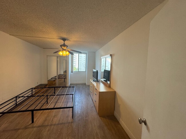 Building Photo - 850 N Miami Ave