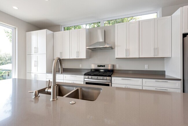 Building Photo - 3107 Walling Dr