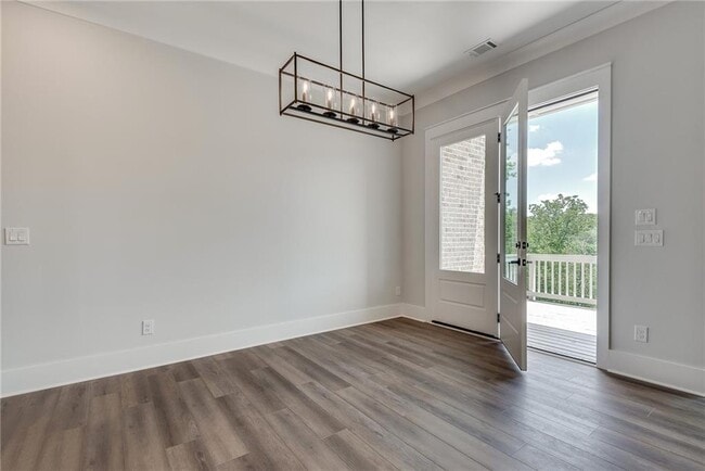 Building Photo - 435 Maplewood Dr