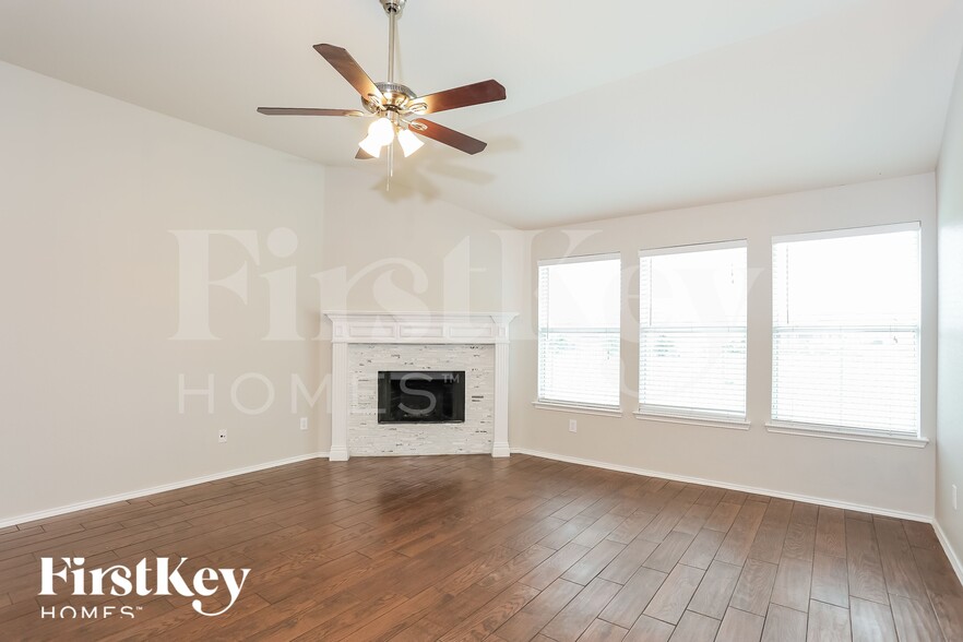 Building Photo - 5033 Charisma Dr