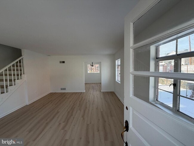 Building Photo - 1304 S Walter Reed Dr