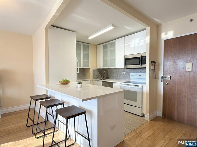 Building Photo - 770 Anderson Ave