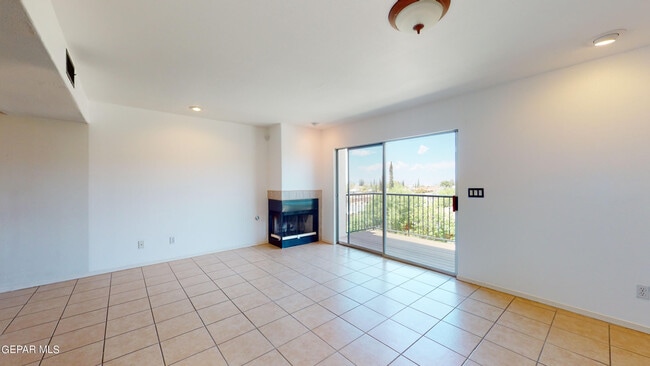 Building Photo - 6256 Escondido Dr