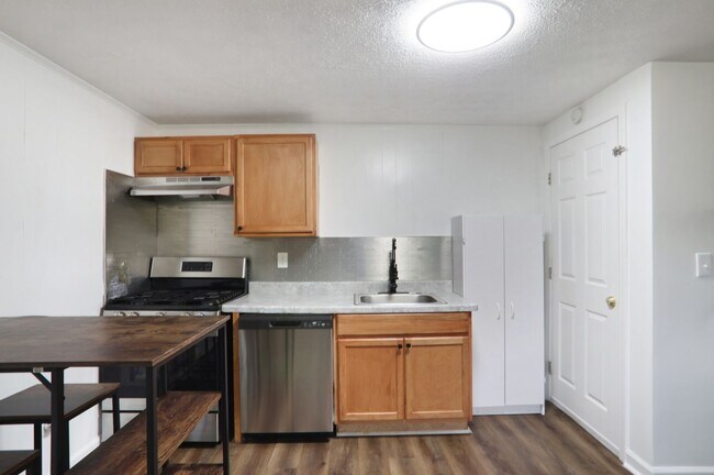 Building Photo - 3675 Charles Dr