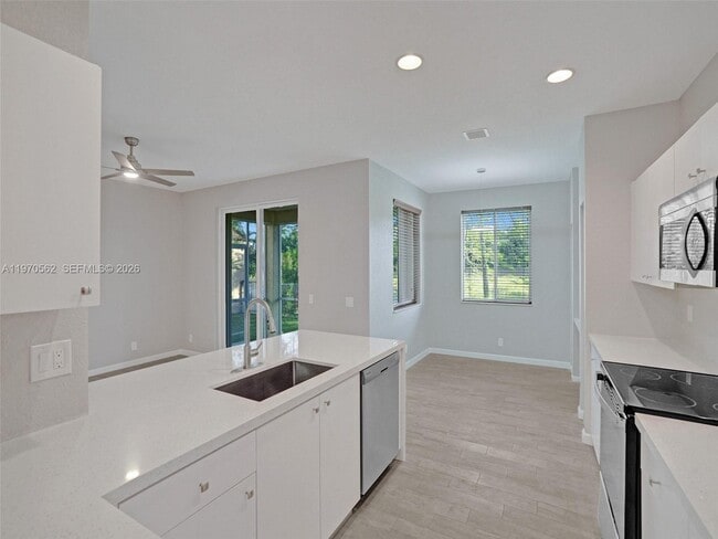 Building Photo - 488 Conservation Dr