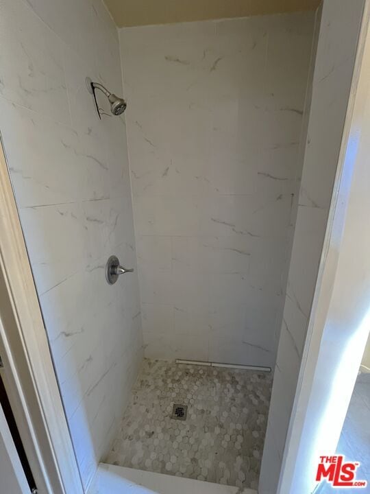 Building Photo - 1058 W 42nd Pl