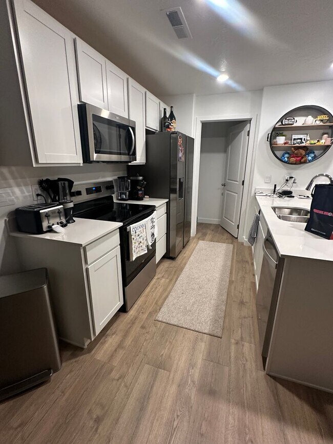 Building Photo - Townhome in Long Valley!