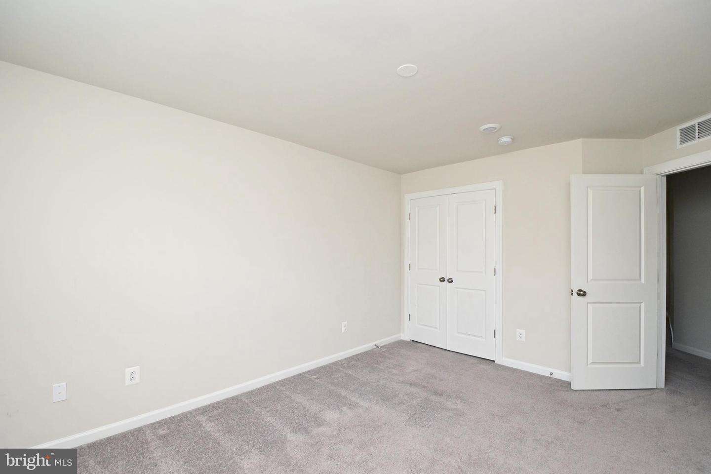 Building Photo - 5555 Lanteen St