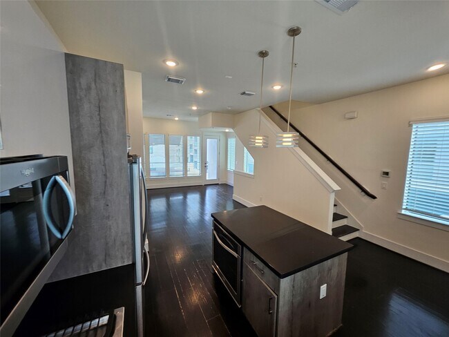 Building Photo - 2401 Crawford St