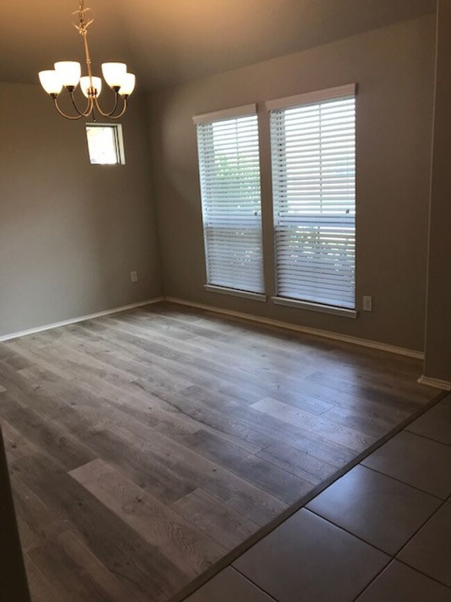 Building Photo - 3/2/2 Heights of Weatherford Estates