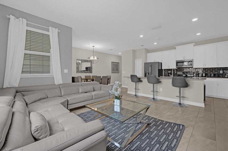 Building Photo - 8915 Stinger Dr