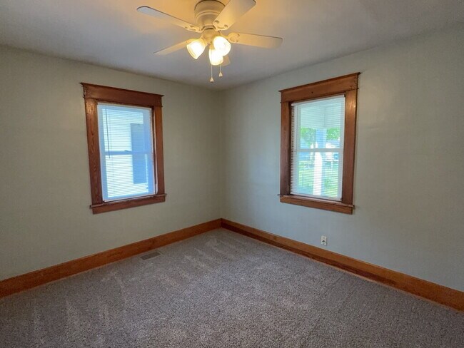 Building Photo - 2125 N Purdum St