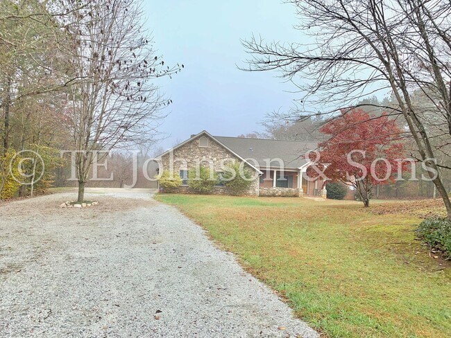 Building Photo - Gorgeous Three Bedroom in Tobaccoville- Mu...