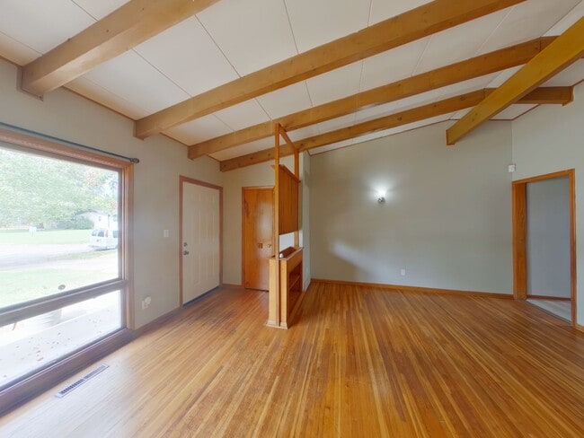 Building Photo - 2924 N Vassar Ave