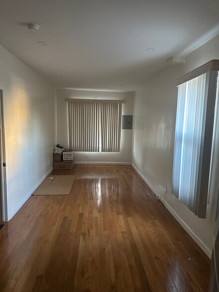living room/dinning room - 2806 Snyder Ave