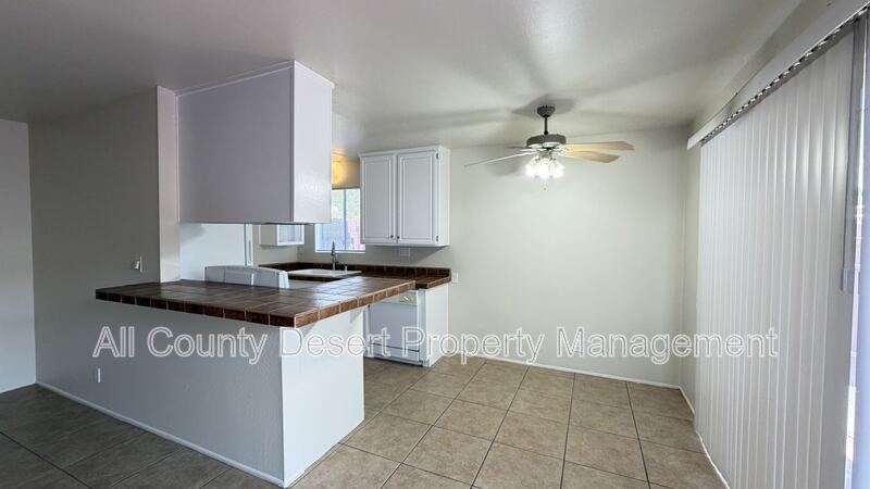 Building Photo - 550 El Cielo Rd