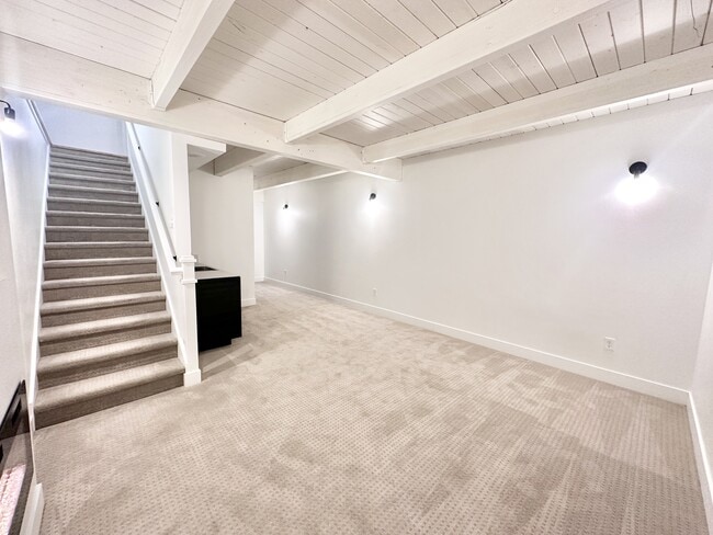 Building Photo - 4004 Blue Pine Ln