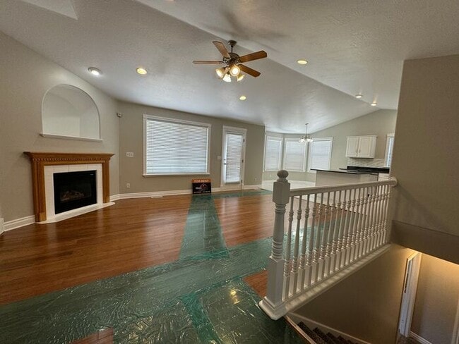 Building Photo - 5 bdrm 3 bth Home 2 Car Garage- Solar Panels! Coming Soon!