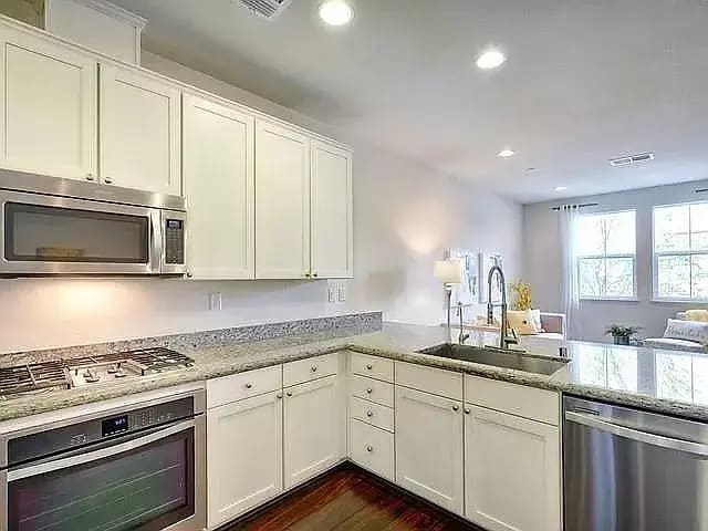 Building Photo - 1412 Shore Dr