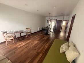 Building Photo - 2208 Bay Dr