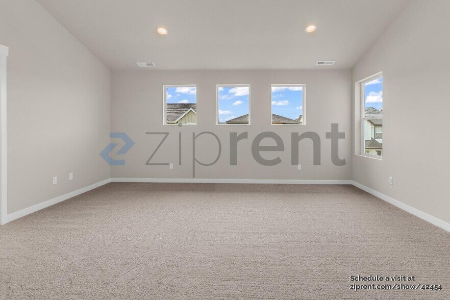 Building Photo - 8166 SE Orion Ln