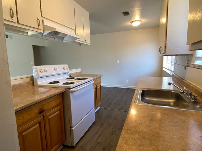 Building Photo - Spacious Two Bedroom Condo