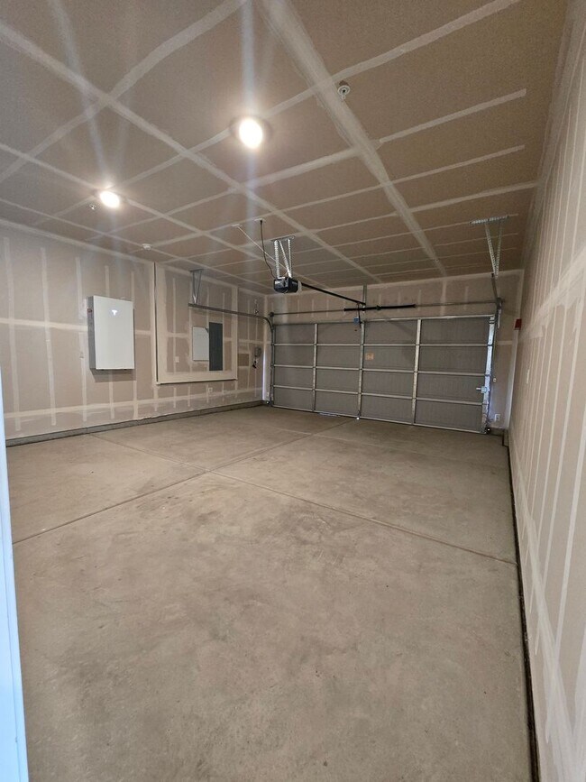 Building Photo - 5 BR 3 BA home available now