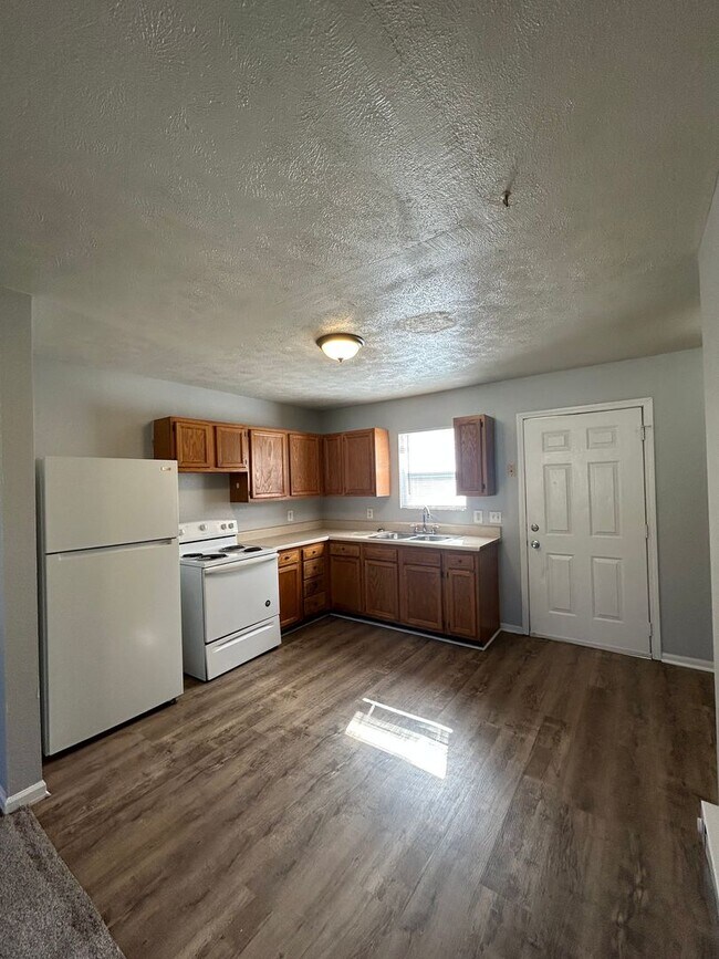 Building Photo - 1415-1417 Aster Street