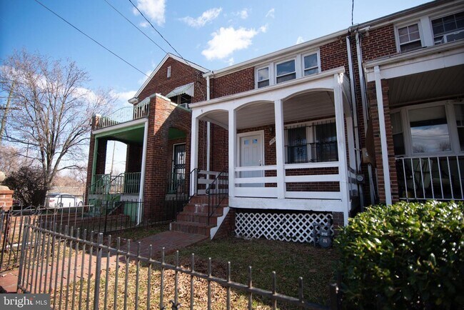 Building Photo - 1422 18th St SE