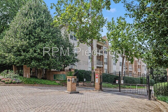 Building Photo - 220 Renaissance Pkwy NE