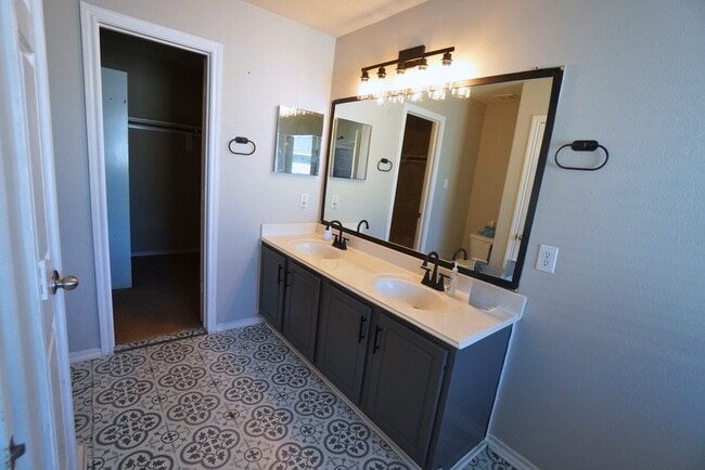 Building Photo - 12411 Oriole Lake Way