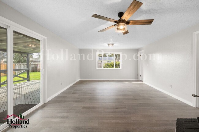 Building Photo - Fully Renovated 4-Bedroom Home with Shop, RV Parking & Expansive Yard – Oregon City