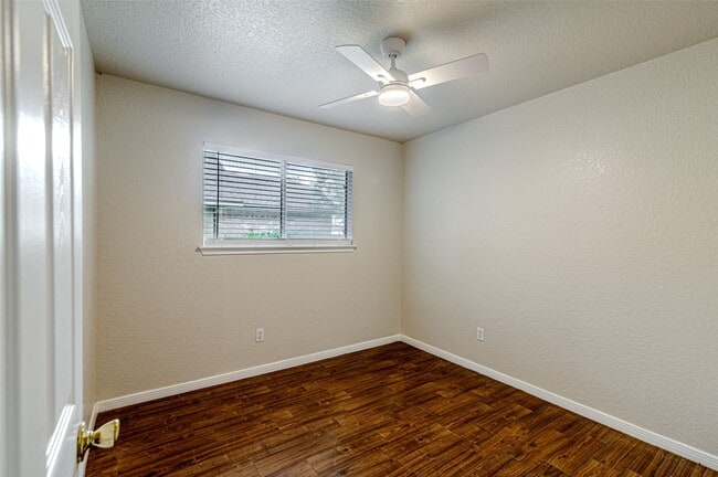 Building Photo - 1710 Blindlake Dr