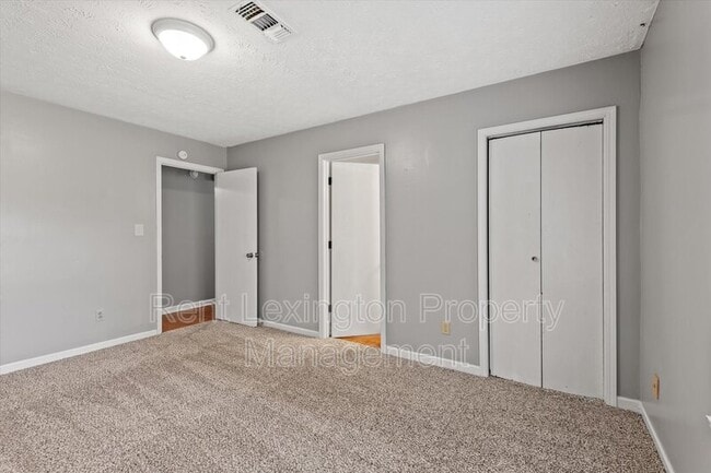 Building Photo - 3340 Featherston Dr