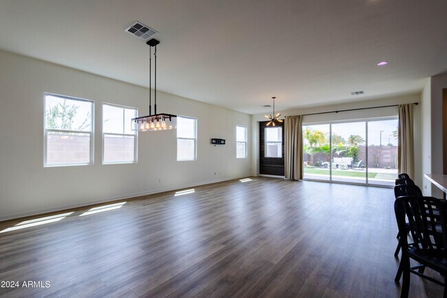 Building Photo - 5808 S 101st Way
