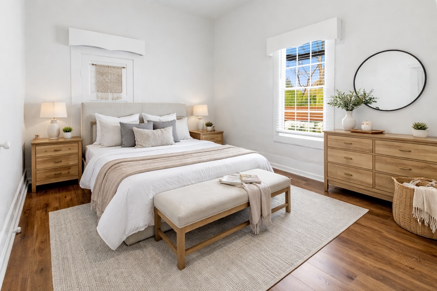 Building Photo - 318 Persons St