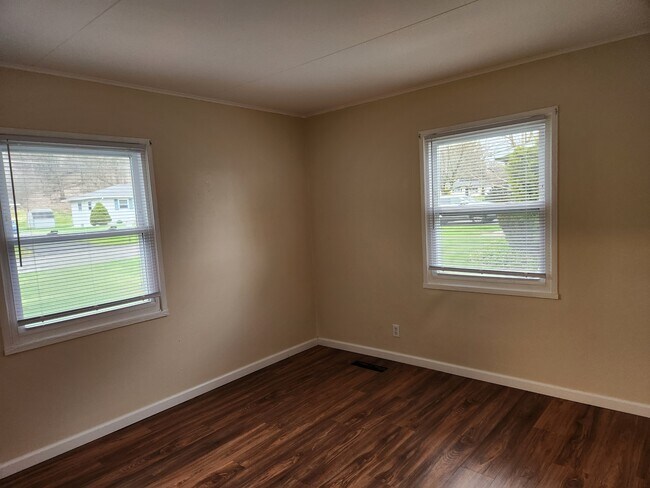 Building Photo - 118 Barclay Rd