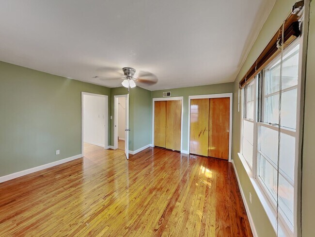 Building Photo - Move in by 12/15/2025 and receive 50% off your first full month’s rent!