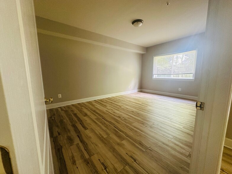 Building Photo - 10600 Provincial Dr