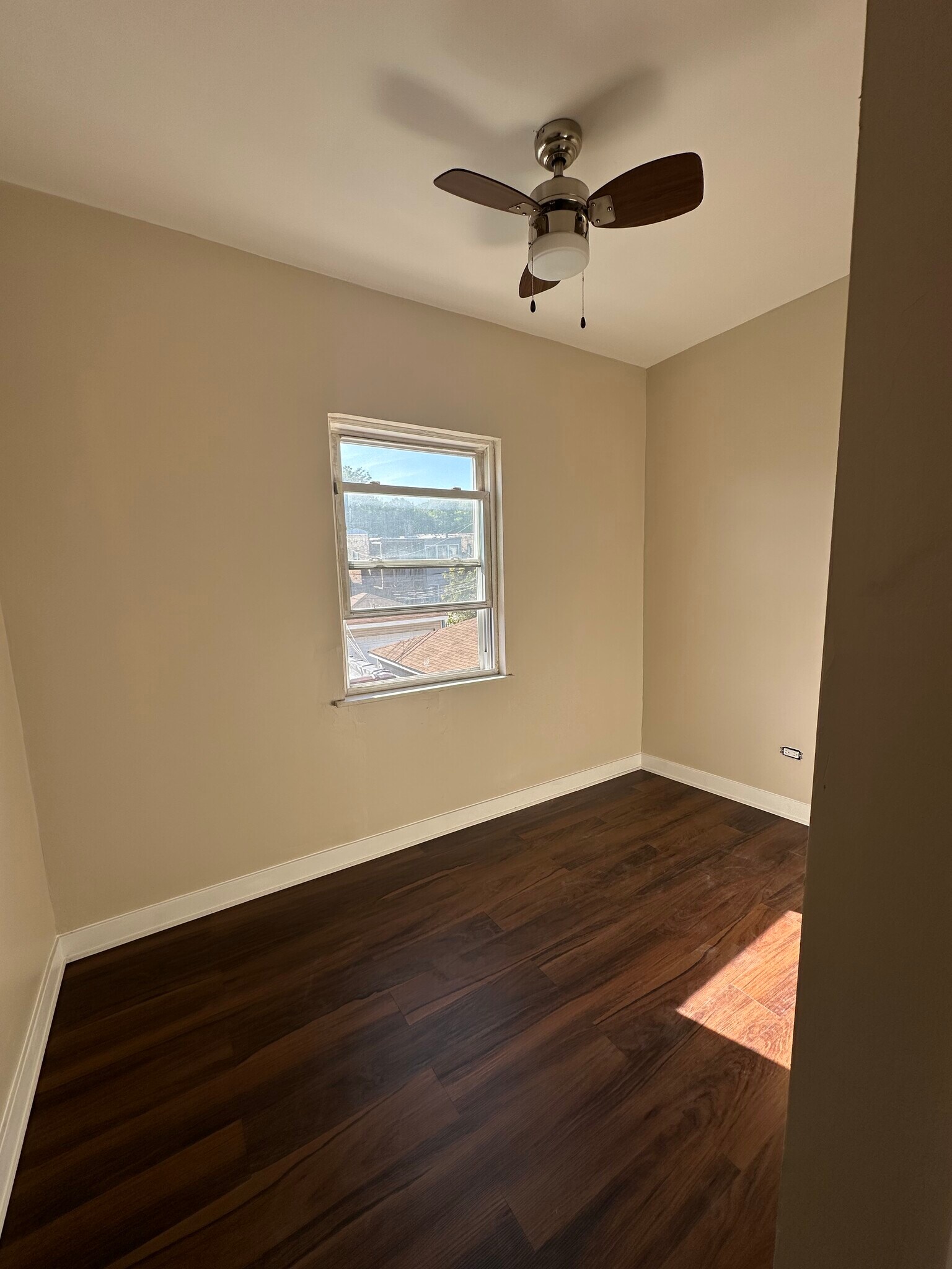 Building Photo - 1622 N Long Ave