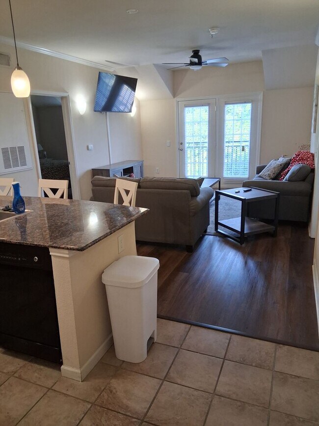 Building Photo - Midtown Village 2 Bed 2 Bath Condo! Available July!