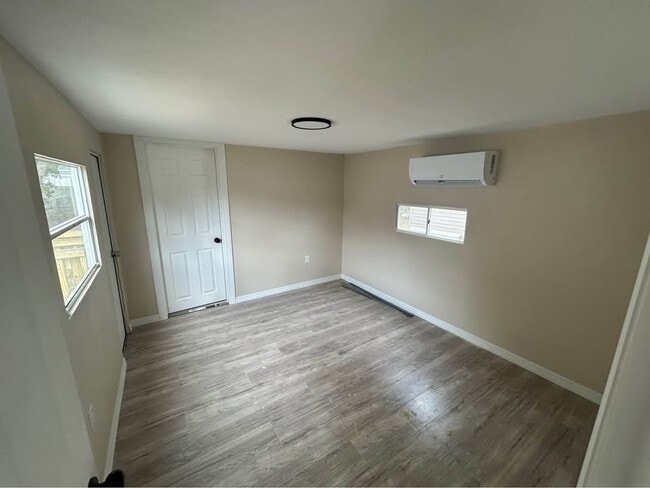Building Photo - 5680 28th Ave N